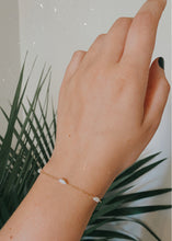 Load image into Gallery viewer, Multi Pearl Bracelet