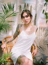 Load image into Gallery viewer, Moon + Pearl Necklace